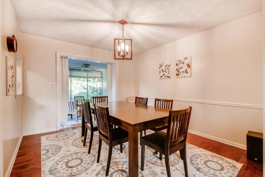 6700 Roswell Road Unit 6c, Sandy Springs, Georgia 30328, 3 Bedrooms Bedrooms, ,2 BathroomsBathrooms,Residential,Sold,6700 Roswell Road Unit 6c,5999545