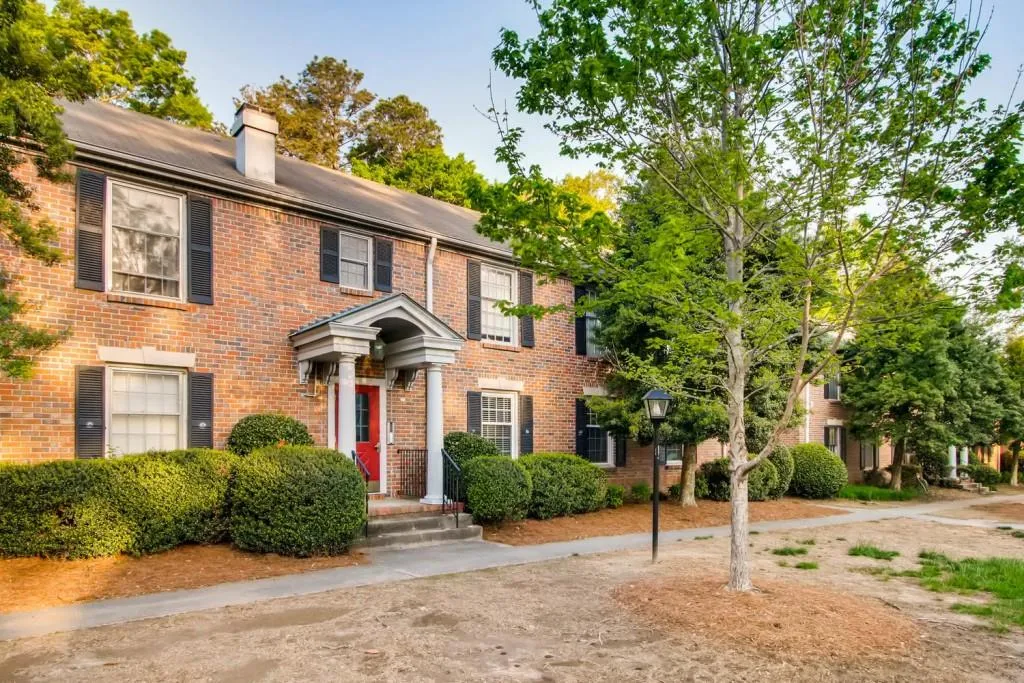 6700 Roswell Road Unit 6c, Sandy Springs, Georgia 30328, 3 Bedrooms Bedrooms, ,2 BathroomsBathrooms,Residential,Sold,6700 Roswell Road Unit 6c,5999545