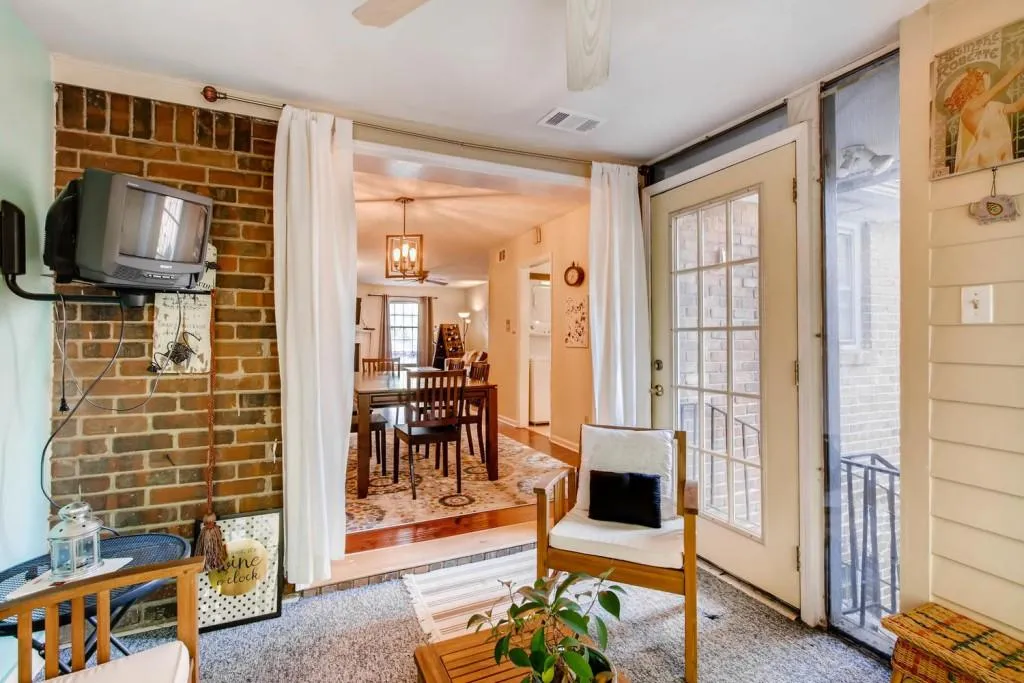 6700 Roswell Road Unit 6c, Sandy Springs, Georgia 30328, 3 Bedrooms Bedrooms, ,2 BathroomsBathrooms,Residential,Sold,6700 Roswell Road Unit 6c,5999545