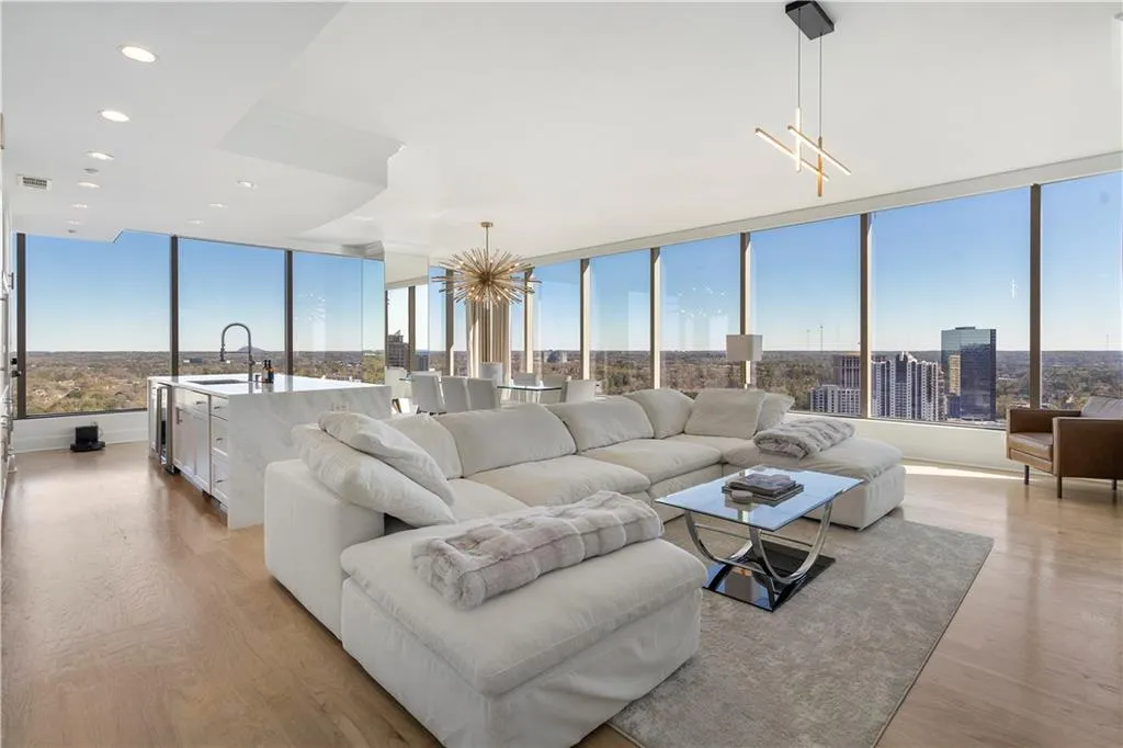 3630 Peachtree Ne Unit 2204, Atlanta, Georgia 30326, 2 Bedrooms Bedrooms, 0 ,2 BathroomsBathrooms,Residential,For Sale,3630 Peachtree Ne Unit 2204,7853594