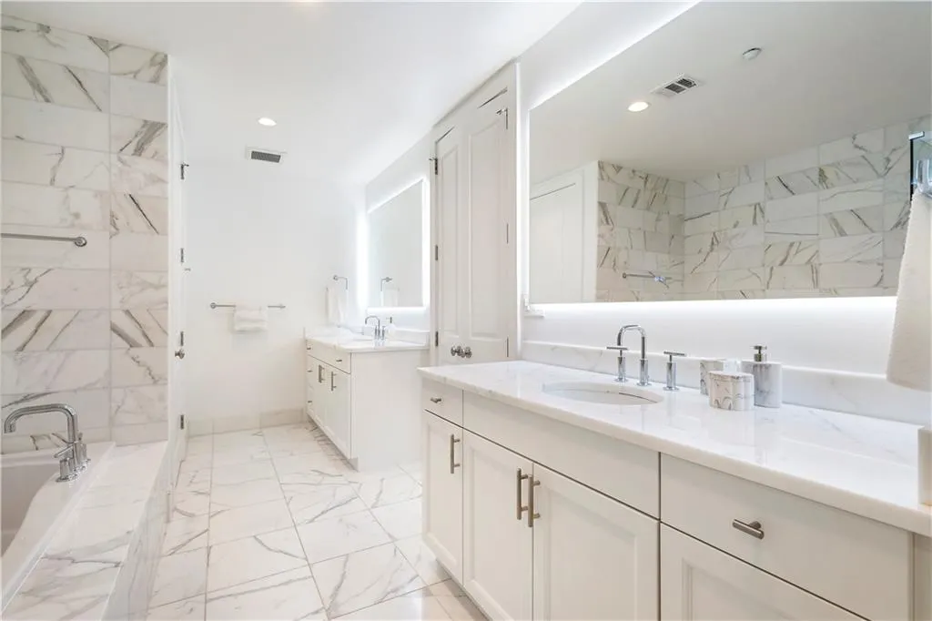 3630 Peachtree Ne Unit 2204, Atlanta, Georgia 30326, 2 Bedrooms Bedrooms, 0 ,2 BathroomsBathrooms,Residential,For Sale,3630 Peachtree Ne Unit 2204,7853594