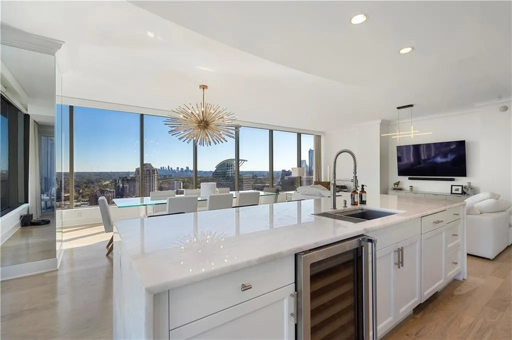 3630 Peachtree Ne Unit 2204, Atlanta, Georgia 30326, 2 Bedrooms Bedrooms, 0 ,2 BathroomsBathrooms,Residential,For Sale,3630 Peachtree Ne Unit 2204,7853594