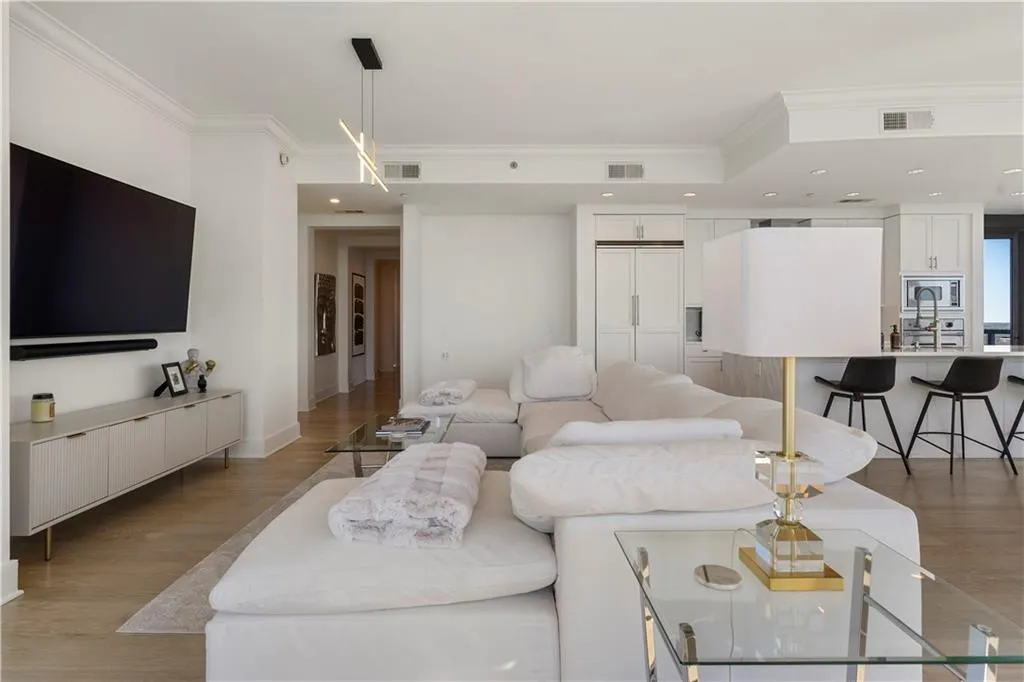 3630 Peachtree Ne Unit 2204, Atlanta, Georgia 30326, 2 Bedrooms Bedrooms, 0 ,2 BathroomsBathrooms,Residential,For Sale,3630 Peachtree Ne Unit 2204,7853594
