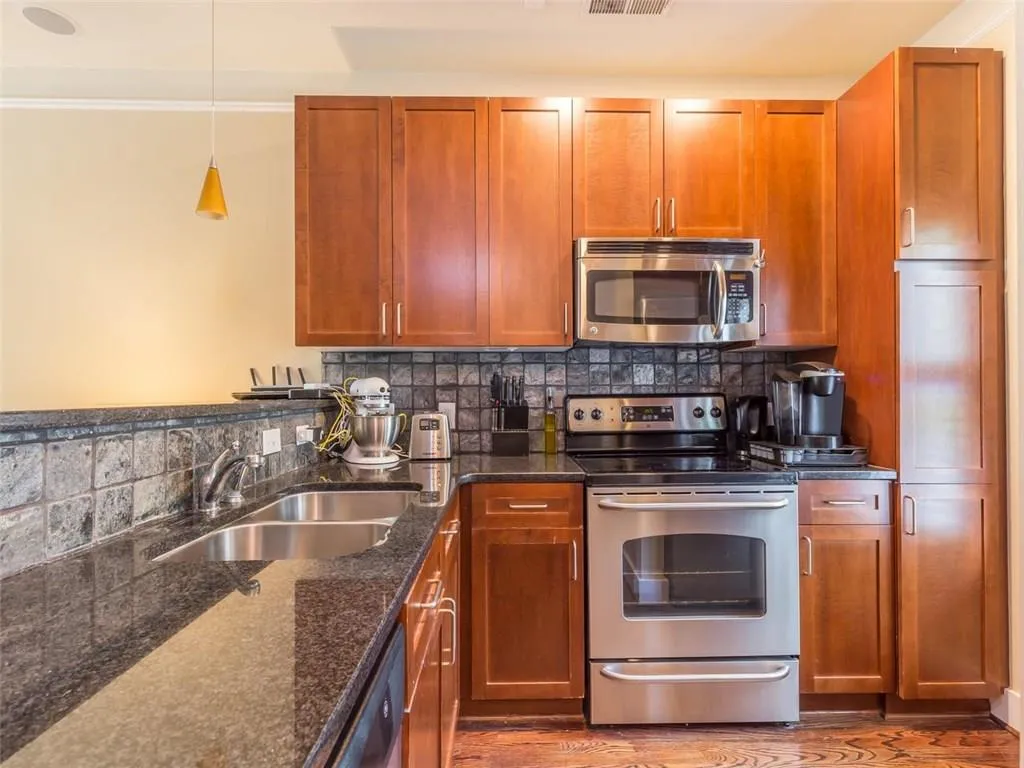 220 Semel Circle Unit 158, Atlanta, Georgia 30309, 2 Bedrooms Bedrooms, ,2 BathroomsBathrooms,Residential,Sold,220 Semel Circle Unit 158,5880711