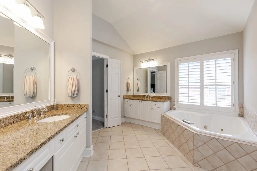 6270 Glen Oaks Lane, Sandy Springs, Georgia 30328, 5 Bedrooms Bedrooms, ,5 BathroomsBathrooms,Residential,Sold,6270 Glen Oaks Lane,6577612
