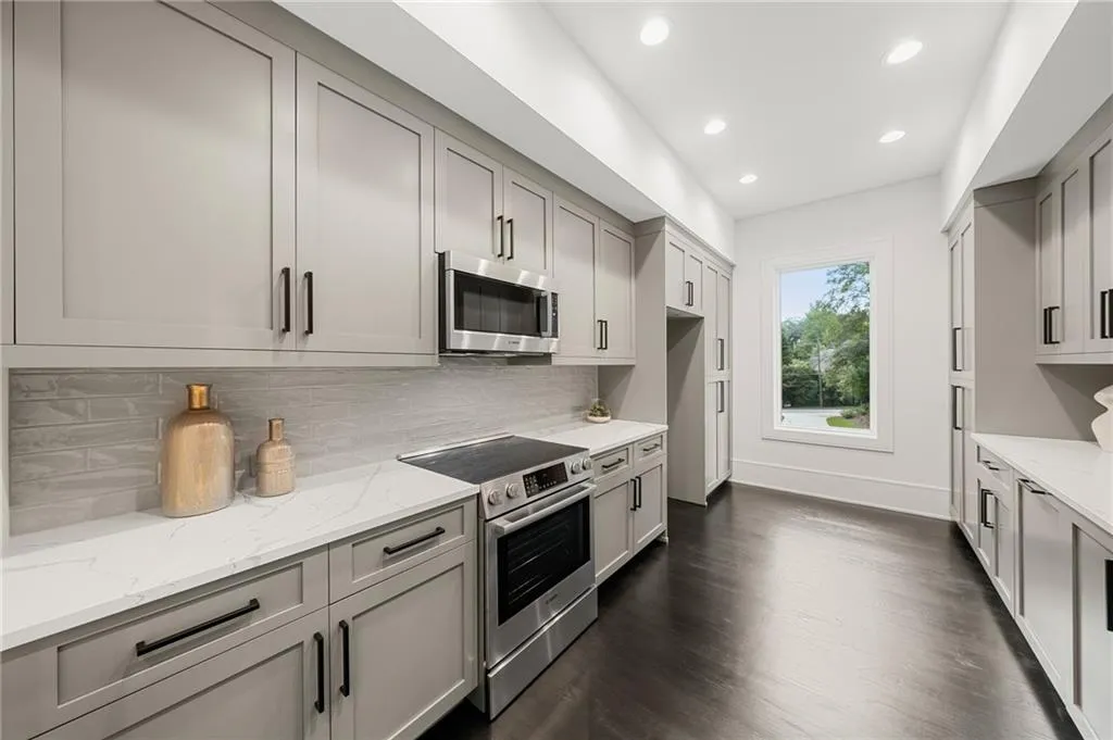 5211 Powers Ferry Road, Sandy Springs, Georgia 30327, 6 Bedrooms Bedrooms, 0 ,8 BathroomsBathrooms,Residential,For Sale,5211 Powers Ferry Road,7820662