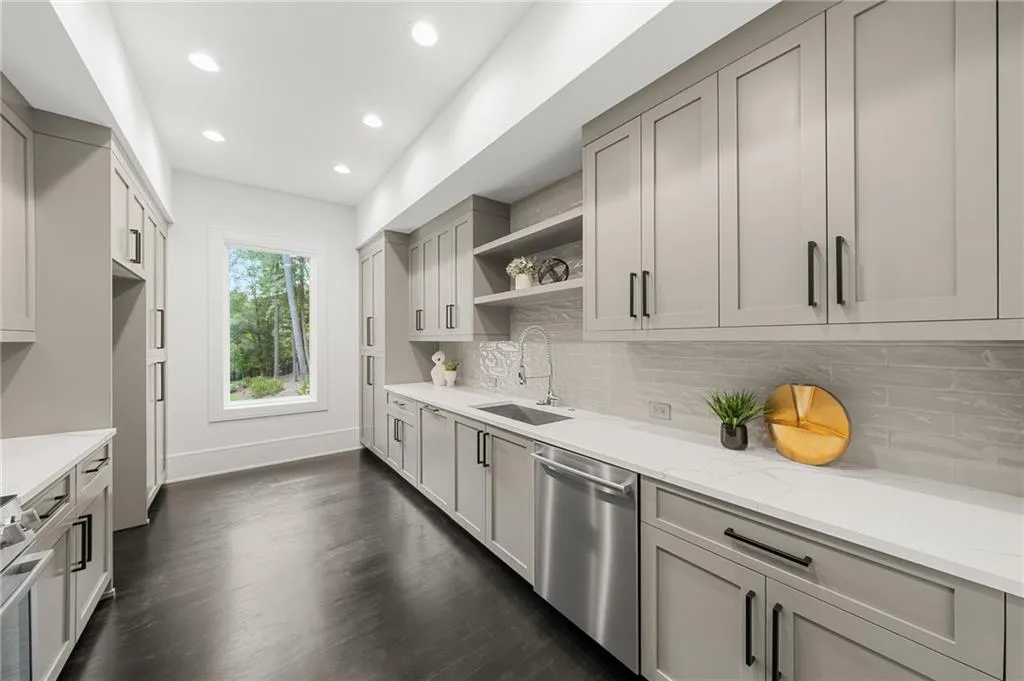 5211 Powers Ferry Road, Sandy Springs, Georgia 30327, 6 Bedrooms Bedrooms, 0 ,8 BathroomsBathrooms,Residential,For Sale,5211 Powers Ferry Road,7820662