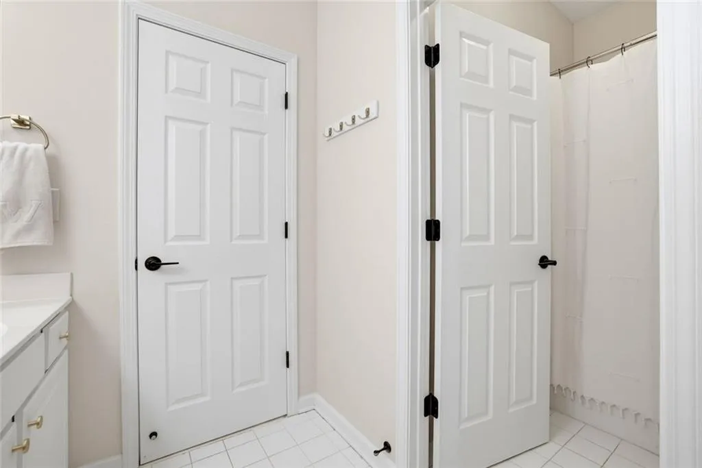 3211 Windsor Lake Drive Ne, Brookhaven, Georgia 30319, 4 Bedrooms Bedrooms, 0 ,3 BathroomsBathrooms,Residential,For Sale,3211 Windsor Lake Drive Ne,7850250