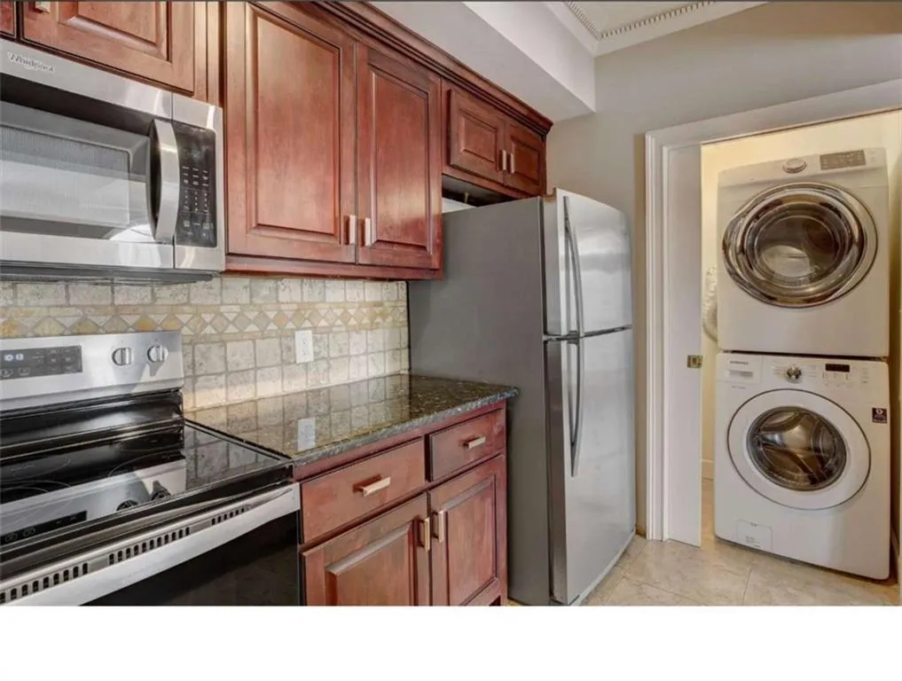 2161 Peachtree Road Apt 706, Atlanta, Georgia 30309, 2 Bedrooms Bedrooms, ,2 BathroomsBathrooms,Residential,For Sale,2161 Peachtree Road Apt 706,7575860