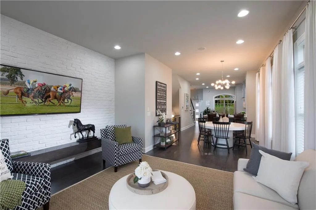 4219 Deming Circle, Atlanta, Georgia 30342, 2 Bedrooms Bedrooms, ,2 BathroomsBathrooms,Residential,Sold,4219 Deming Circle,6551707