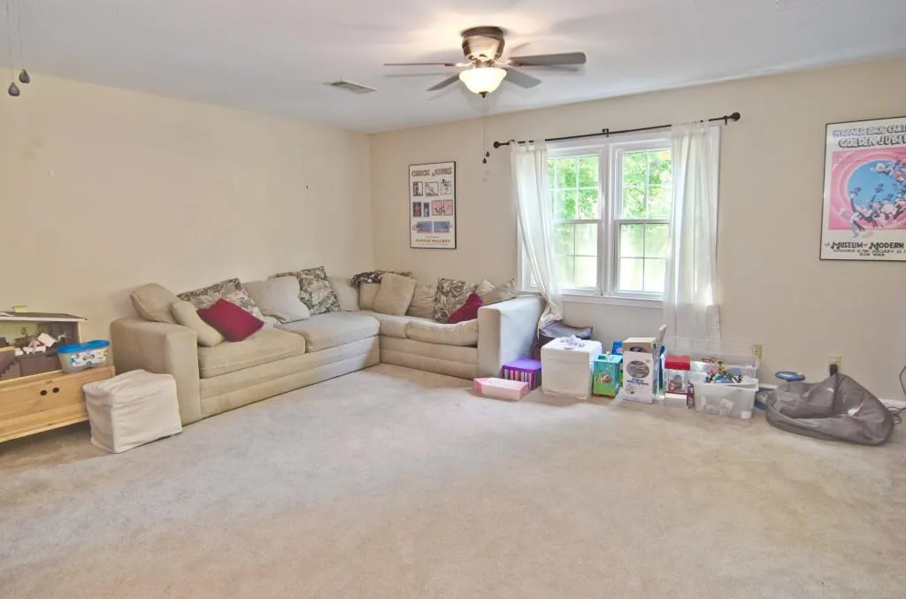 400 Schooner Circle, Sandy Springs, Georgia 30328, 5 Bedrooms Bedrooms, ,3 BathroomsBathrooms,Residential,Sold,400 Schooner Circle,5707630