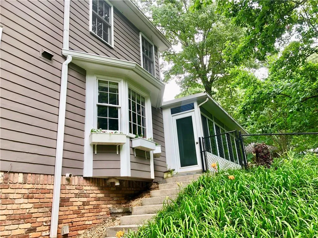 365 Castleridge Drive, Atlanta, Georgia 30342, 4 Bedrooms Bedrooms, ,2 BathroomsBathrooms,Residential,Sold,365 Castleridge Drive,7063277