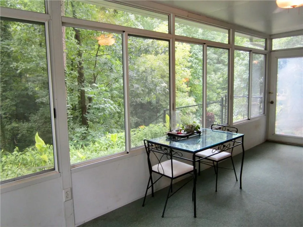 365 Castleridge Drive, Atlanta, Georgia 30342, 4 Bedrooms Bedrooms, ,2 BathroomsBathrooms,Residential,Sold,365 Castleridge Drive,7063277