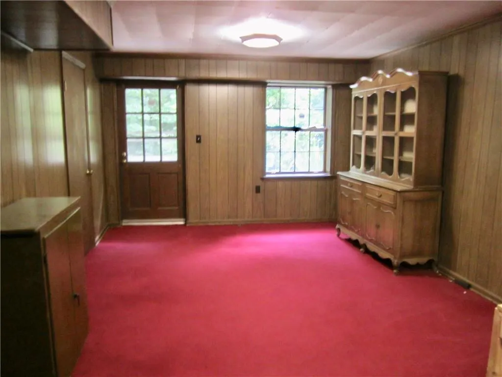 365 Castleridge Drive, Atlanta, Georgia 30342, 4 Bedrooms Bedrooms, ,2 BathroomsBathrooms,Residential,Sold,365 Castleridge Drive,7063277