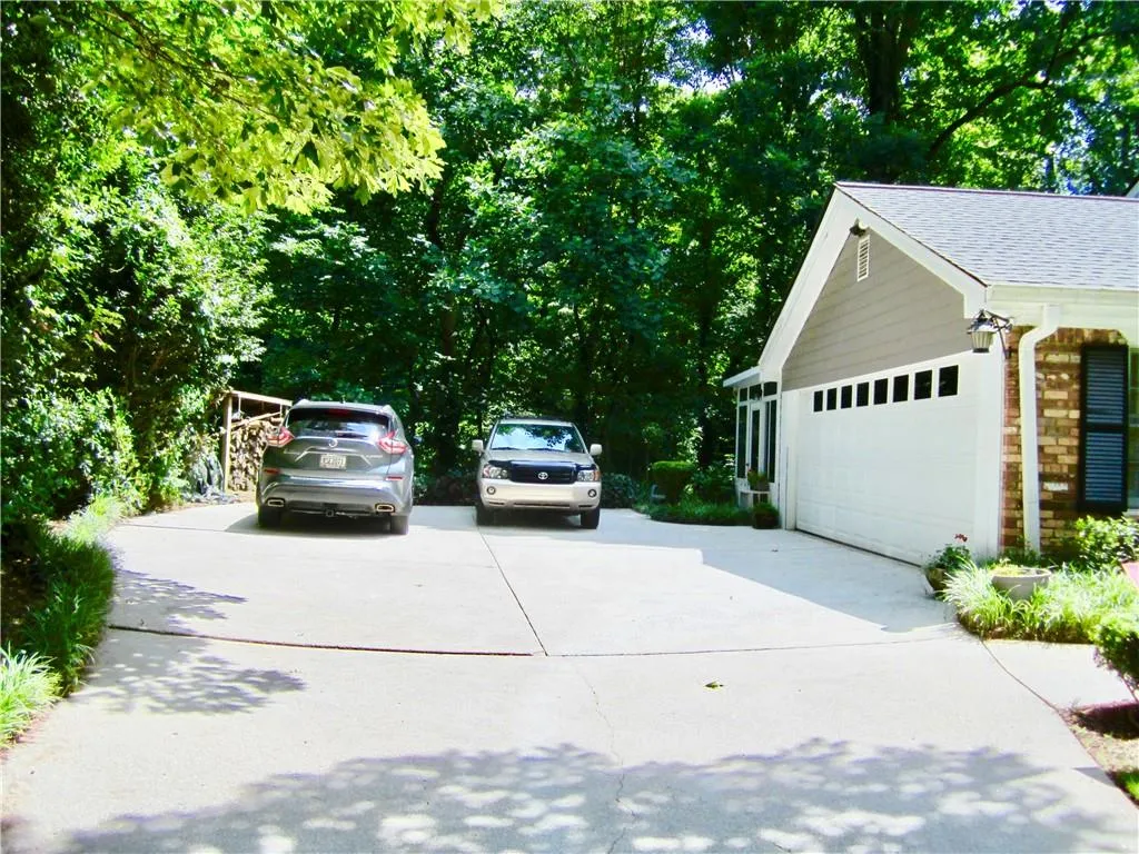 365 Castleridge Drive, Atlanta, Georgia 30342, 4 Bedrooms Bedrooms, ,2 BathroomsBathrooms,Residential,Sold,365 Castleridge Drive,7063277