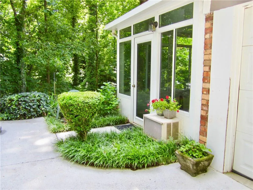 365 Castleridge Drive, Atlanta, Georgia 30342, 4 Bedrooms Bedrooms, ,2 BathroomsBathrooms,Residential,Sold,365 Castleridge Drive,7063277