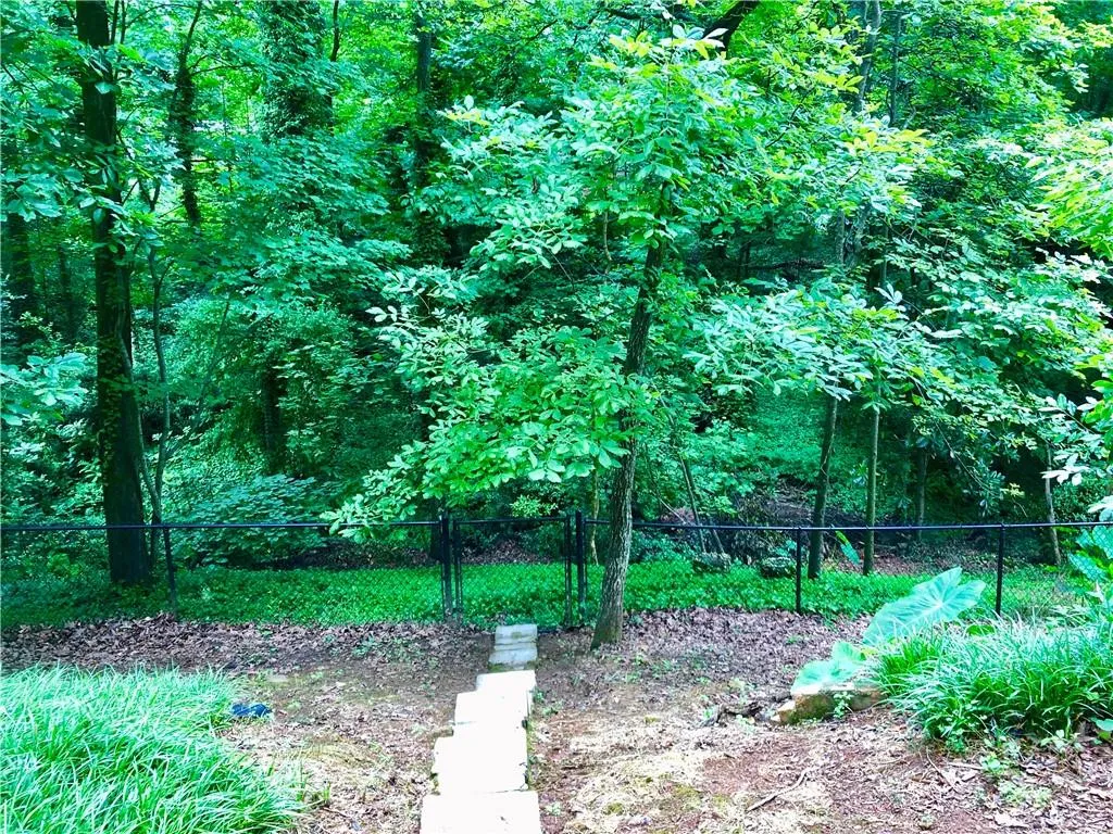 365 Castleridge Drive, Atlanta, Georgia 30342, 4 Bedrooms Bedrooms, ,2 BathroomsBathrooms,Residential,Sold,365 Castleridge Drive,7063277