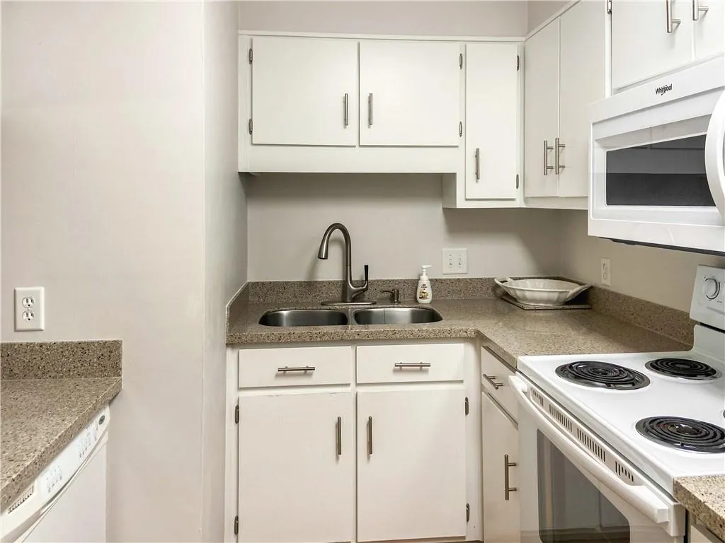475 Mount Vernon Highway Ne Unit C119, Atlanta, Georgia 30328, 1 Bedroom Bedrooms, ,1 BathroomBathrooms,Residential,Sold,475 Mount Vernon Highway Ne Unit C119,6970237