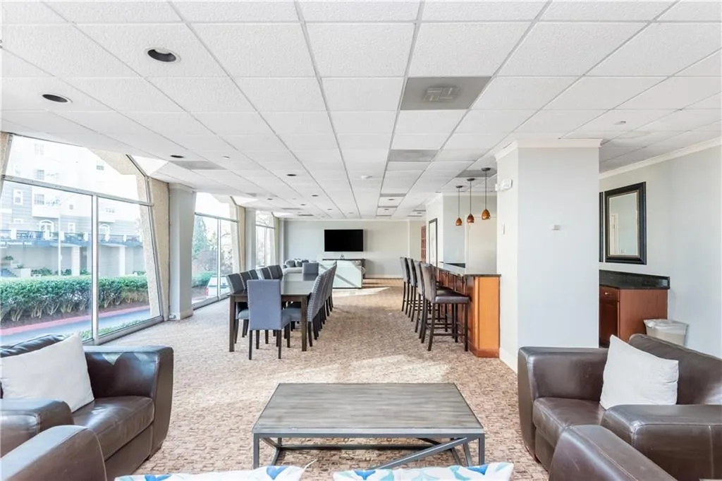 2479 Peachtree Road Ne Unit 201, Atlanta, Georgia 30305, 1 Bedroom Bedrooms, ,1 BathroomBathrooms,Residential,For Sale,2479 Peachtree Road Ne Unit 201,7651173