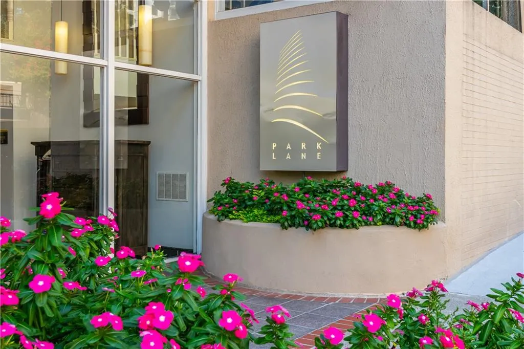 2479 Peachtree Road Ne Unit 201, Atlanta, Georgia 30305, 1 Bedroom Bedrooms, ,1 BathroomBathrooms,Residential,For Sale,2479 Peachtree Road Ne Unit 201,7651173