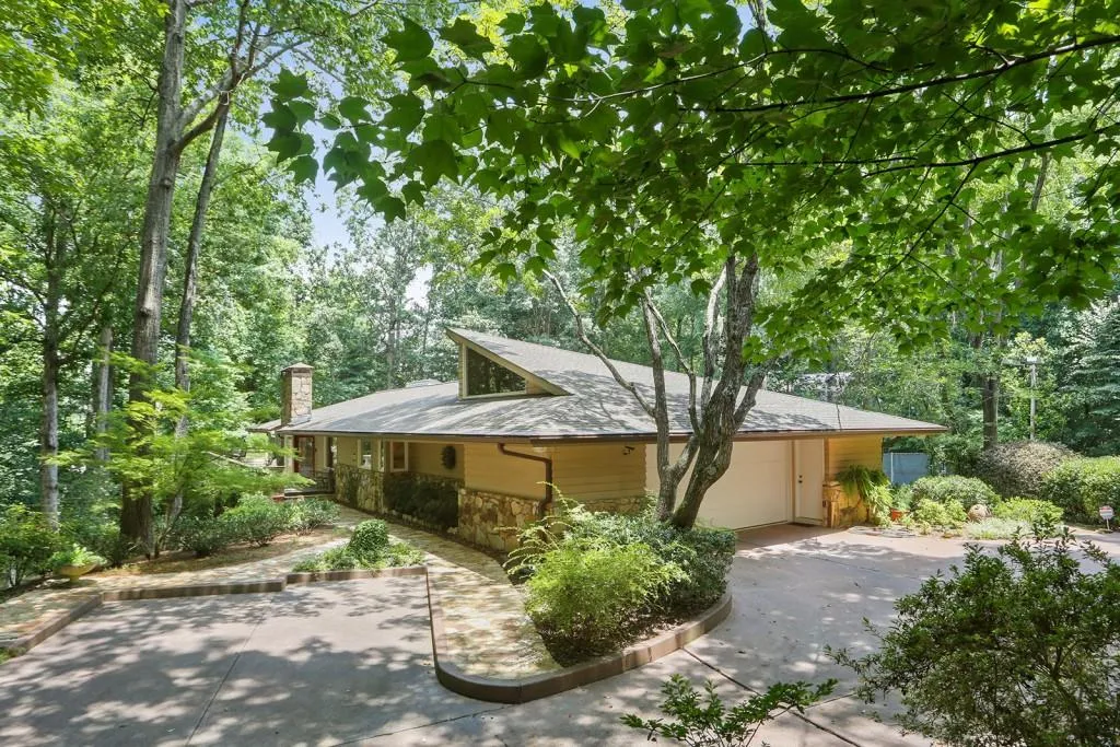 145 River North Circle, Sandy Springs, Georgia 30328, 4 Bedrooms Bedrooms, ,4 BathroomsBathrooms,Residential,Sold,145 River North Circle,6048266