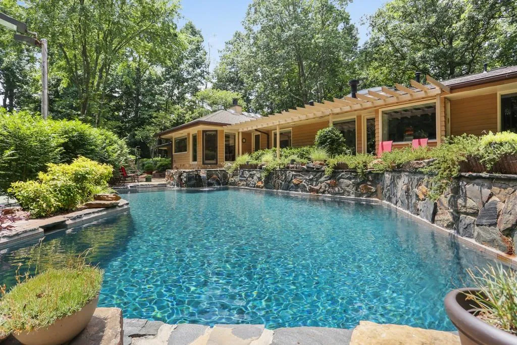145 River North Circle, Sandy Springs, Georgia 30328, 4 Bedrooms Bedrooms, ,4 BathroomsBathrooms,Residential,Sold,145 River North Circle,6048266