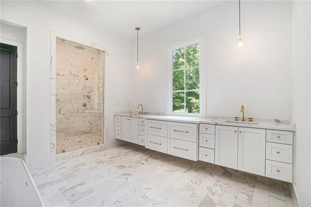 530 Old Cobblestone Drive, Atlanta, Georgia 30350, 5 Bedrooms Bedrooms, ,5 BathroomsBathrooms,Residential,For Sale,530 Old Cobblestone Drive,7653439