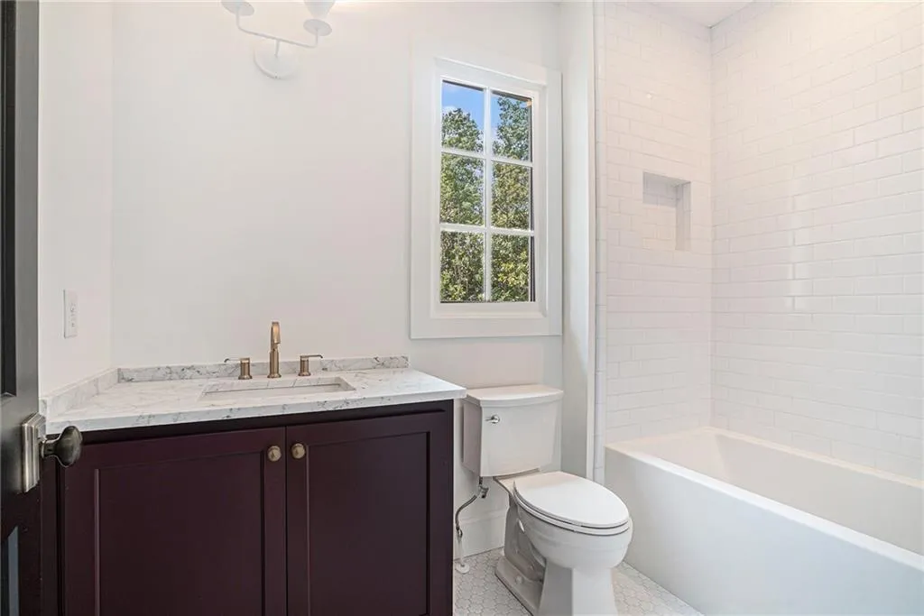 530 Old Cobblestone Drive, Atlanta, Georgia 30350, 5 Bedrooms Bedrooms, ,5 BathroomsBathrooms,Residential,For Sale,530 Old Cobblestone Drive,7653439