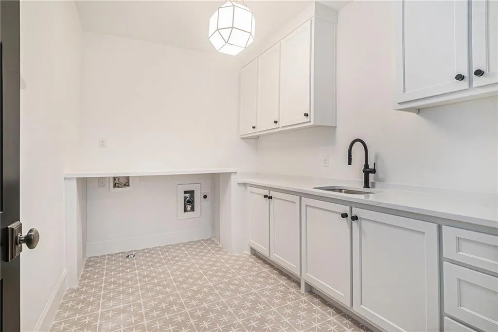 530 Old Cobblestone Drive, Atlanta, Georgia 30350, 5 Bedrooms Bedrooms, ,5 BathroomsBathrooms,Residential,For Sale,530 Old Cobblestone Drive,7653439