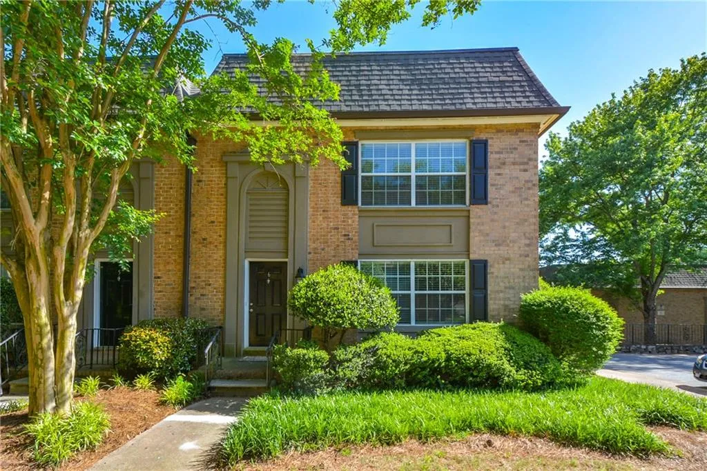 6980 Roswell Road Unit N-6, Atlanta, Georgia 30328, 3 Bedrooms Bedrooms, ,2 BathroomsBathrooms,Residential,Sold,6980 Roswell Road Unit N-6,6000081
