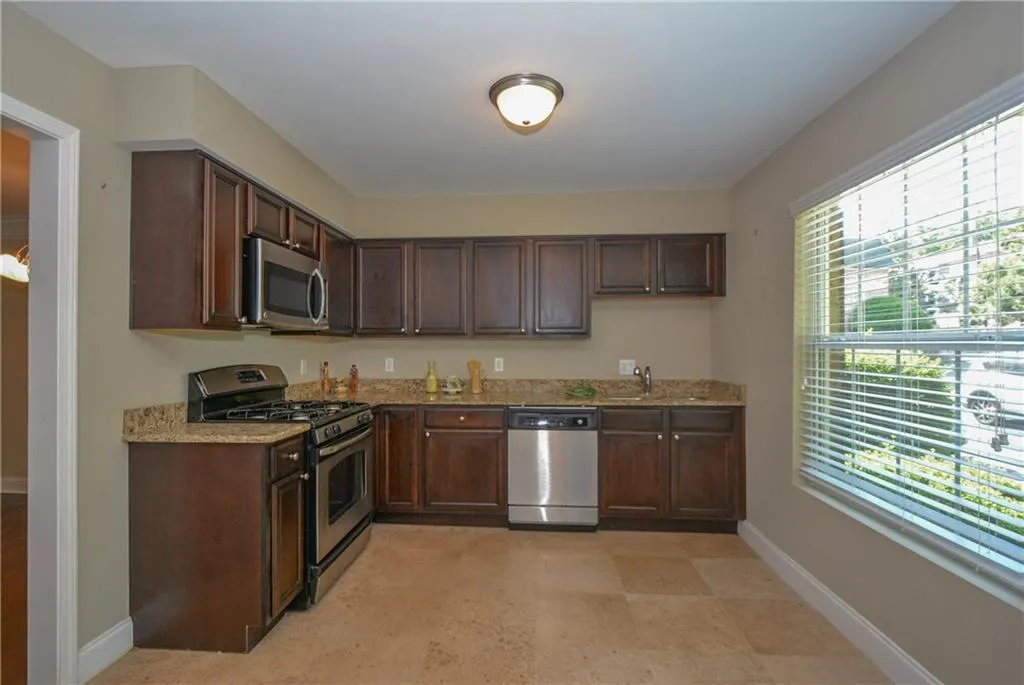 6980 Roswell Road Unit N-6, Atlanta, Georgia 30328, 3 Bedrooms Bedrooms, ,2 BathroomsBathrooms,Residential,Sold,6980 Roswell Road Unit N-6,6000081