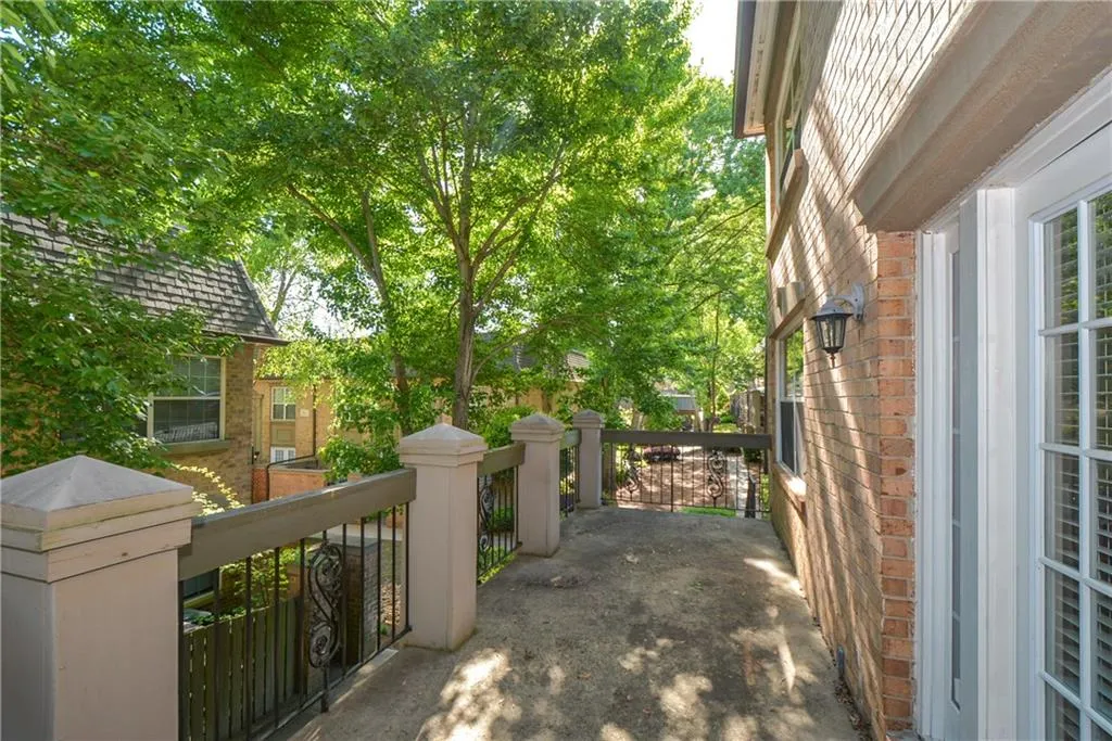 6980 Roswell Road Unit N-6, Atlanta, Georgia 30328, 3 Bedrooms Bedrooms, ,2 BathroomsBathrooms,Residential,Sold,6980 Roswell Road Unit N-6,6000081