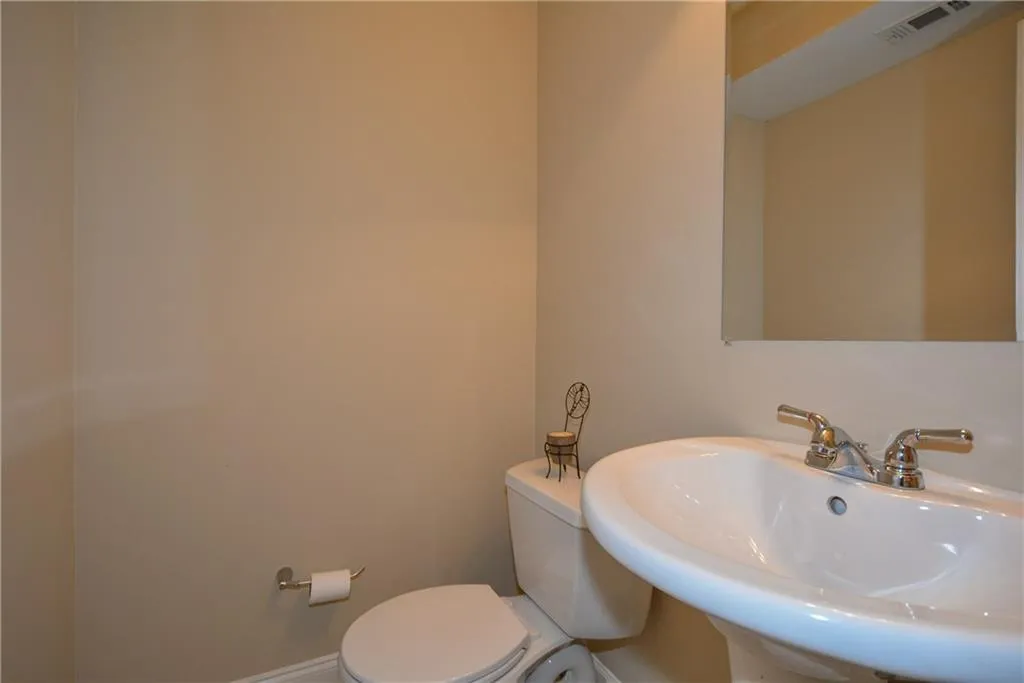 6980 Roswell Road Unit N-6, Atlanta, Georgia 30328, 3 Bedrooms Bedrooms, ,2 BathroomsBathrooms,Residential,Sold,6980 Roswell Road Unit N-6,6000081