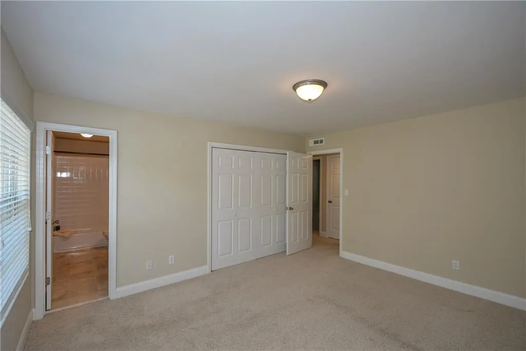 6980 Roswell Road Unit N-6, Atlanta, Georgia 30328, 3 Bedrooms Bedrooms, ,2 BathroomsBathrooms,Residential,Sold,6980 Roswell Road Unit N-6,6000081