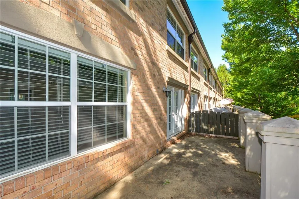 6980 Roswell Road Unit N-6, Atlanta, Georgia 30328, 3 Bedrooms Bedrooms, ,2 BathroomsBathrooms,Residential,Sold,6980 Roswell Road Unit N-6,6000081