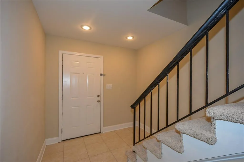 6980 Roswell Road Unit N-6, Atlanta, Georgia 30328, 3 Bedrooms Bedrooms, ,2 BathroomsBathrooms,Residential,Sold,6980 Roswell Road Unit N-6,6000081