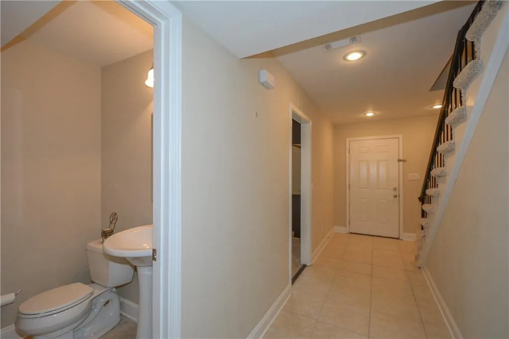 6980 Roswell Road Unit N-6, Atlanta, Georgia 30328, 3 Bedrooms Bedrooms, ,2 BathroomsBathrooms,Residential,Sold,6980 Roswell Road Unit N-6,6000081