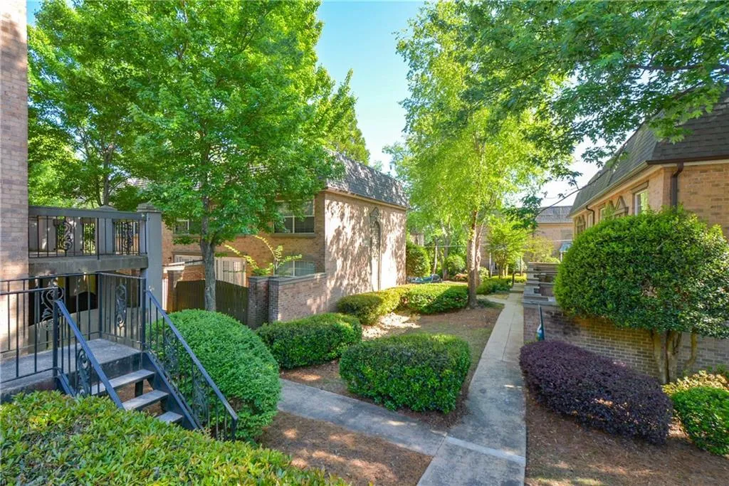 6980 Roswell Road Unit N-6, Atlanta, Georgia 30328, 3 Bedrooms Bedrooms, ,2 BathroomsBathrooms,Residential,Sold,6980 Roswell Road Unit N-6,6000081