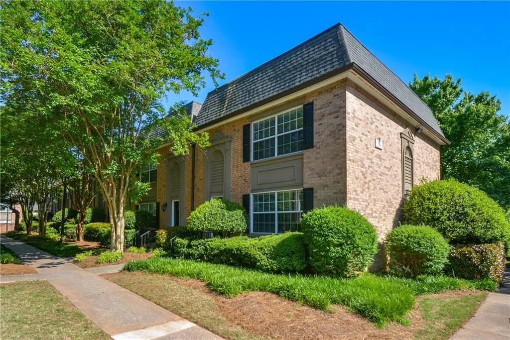 6980 Roswell Road Unit N-6, Atlanta, Georgia 30328, 3 Bedrooms Bedrooms, ,2 BathroomsBathrooms,Residential,Sold,6980 Roswell Road Unit N-6,6000081