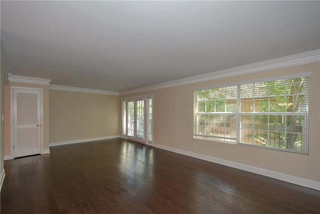 6980 Roswell Road Unit N-6, Atlanta, Georgia 30328, 3 Bedrooms Bedrooms, ,2 BathroomsBathrooms,Residential,Sold,6980 Roswell Road Unit N-6,6000081