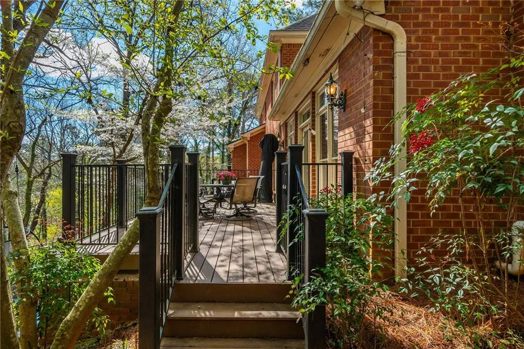 910 Curlew Court, Sandy Springs, Georgia 30327, 5 Bedrooms Bedrooms, ,5 BathroomsBathrooms,Residential,For Sale,910 Curlew Court,7736831