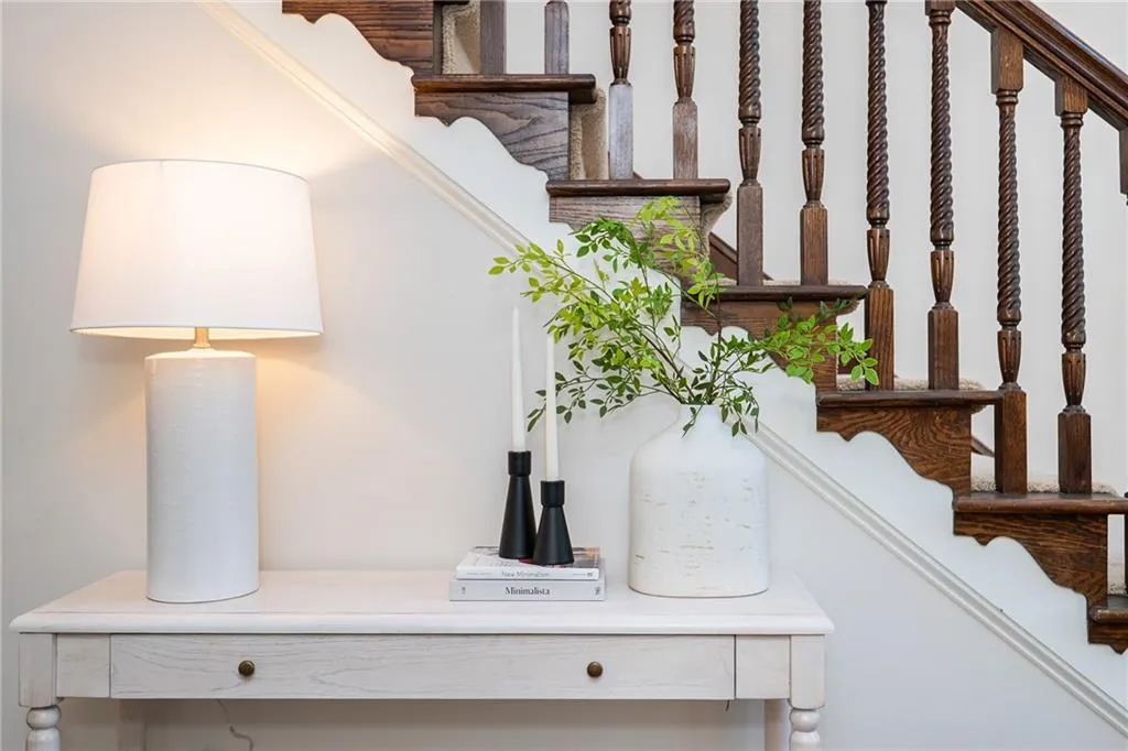 910 Curlew Court, Sandy Springs, Georgia 30327, 5 Bedrooms Bedrooms, ,5 BathroomsBathrooms,Residential,For Sale,910 Curlew Court,7736831