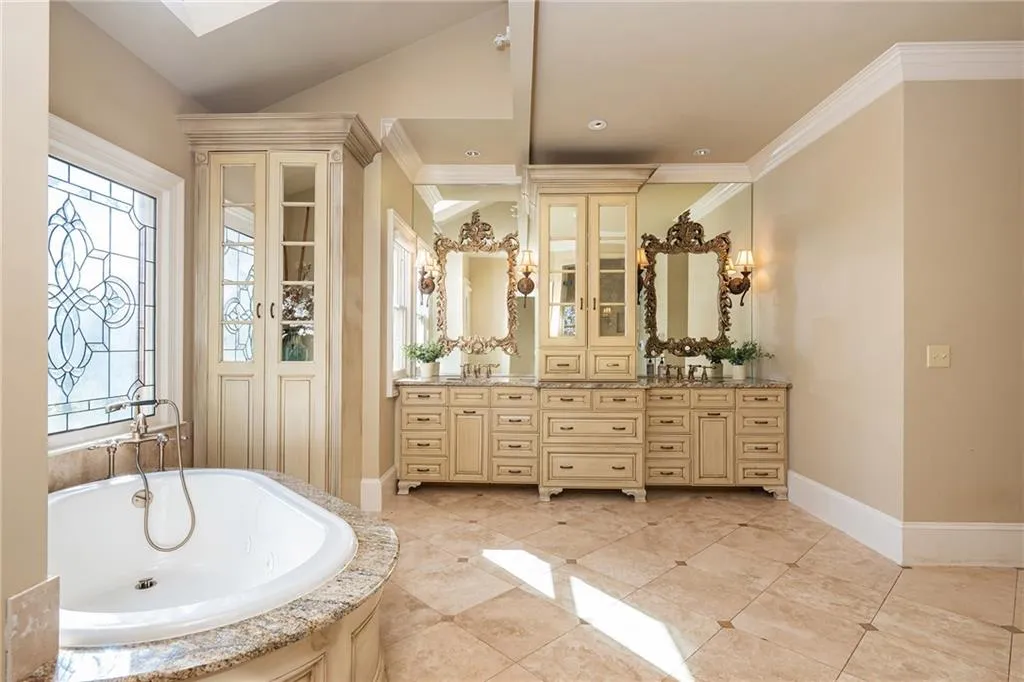 910 Curlew Court, Sandy Springs, Georgia 30327, 5 Bedrooms Bedrooms, ,5 BathroomsBathrooms,Residential,For Sale,910 Curlew Court,7736831