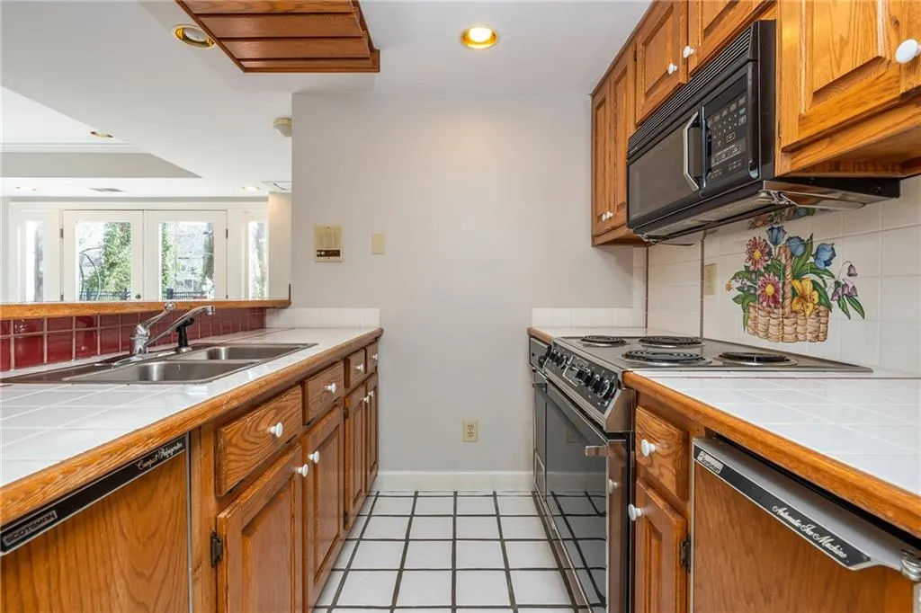 910 Curlew Court, Sandy Springs, Georgia 30327, 5 Bedrooms Bedrooms, ,5 BathroomsBathrooms,Residential,Sold,910 Curlew Court,7736831