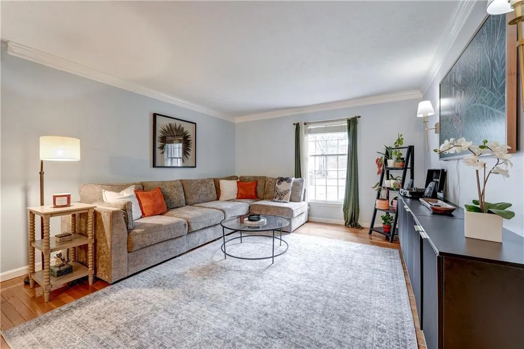 6700 Roswell Road Unit 4b, Atlanta, Georgia 30328, 3 Bedrooms Bedrooms, ,2 BathroomsBathrooms,Residential,For Sale,6700 Roswell Road Unit 4b,7713859