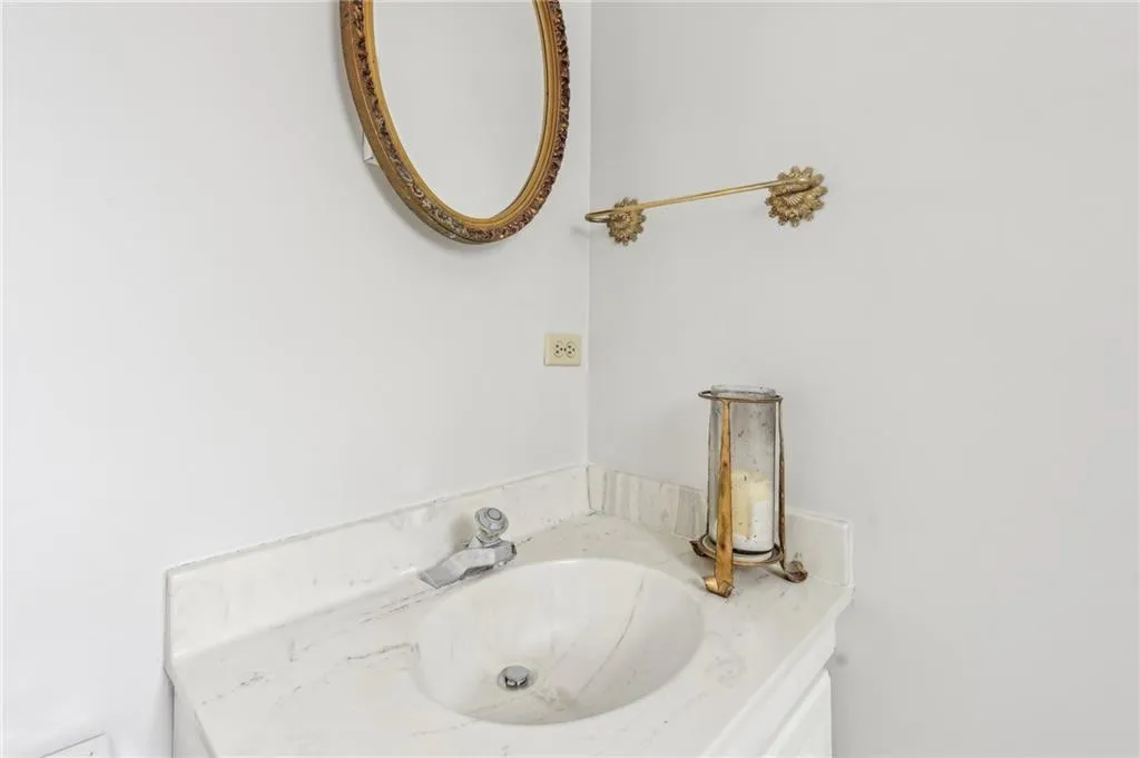 6700 Roswell Road Unit 14c, Atlanta, Georgia 30328, 3 Bedrooms Bedrooms, ,2 BathroomsBathrooms,Residential,Sold,6700 Roswell Road Unit 14c,7547215