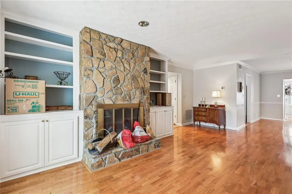 6700 Roswell Road Unit 14c, Atlanta, Georgia 30328, 3 Bedrooms Bedrooms, ,2 BathroomsBathrooms,Residential,Sold,6700 Roswell Road Unit 14c,7547215