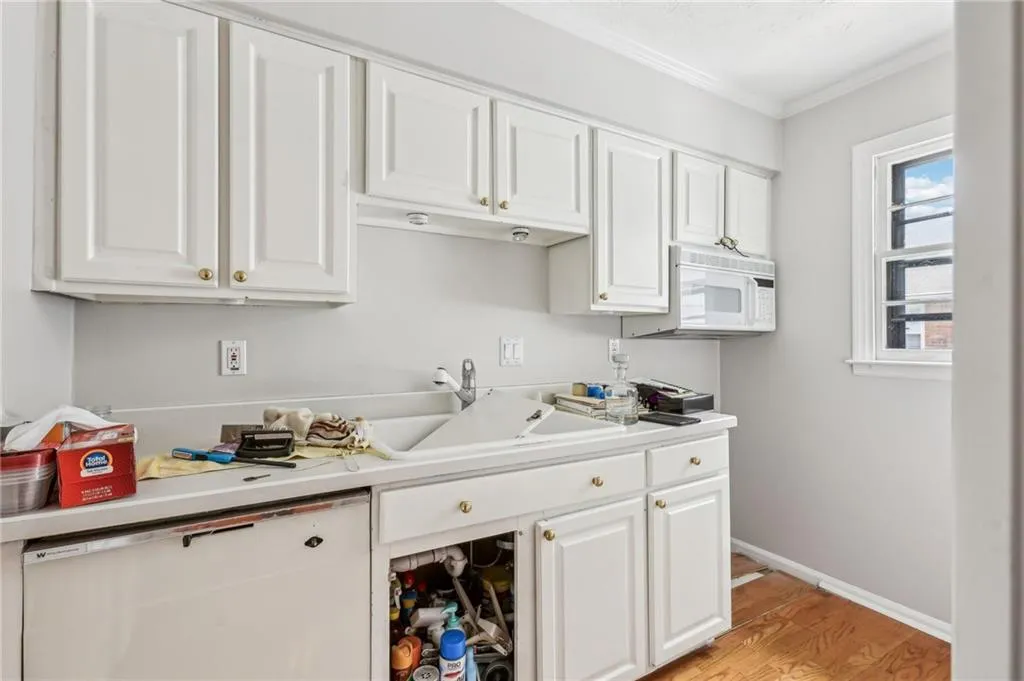 6700 Roswell Road Unit 14c, Atlanta, Georgia 30328, 3 Bedrooms Bedrooms, ,2 BathroomsBathrooms,Residential,Sold,6700 Roswell Road Unit 14c,7547215
