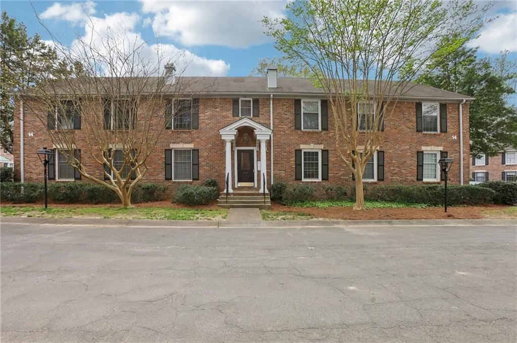 6700 Roswell Road Unit 14c, Atlanta, Georgia 30328, 3 Bedrooms Bedrooms, ,2 BathroomsBathrooms,Residential,For Sale,6700 Roswell Road Unit 14c,7547215