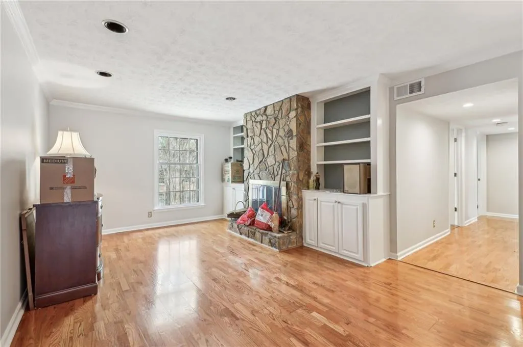 6700 Roswell Road Unit 14c, Atlanta, Georgia 30328, 3 Bedrooms Bedrooms, ,2 BathroomsBathrooms,Residential,Sold,6700 Roswell Road Unit 14c,7547215